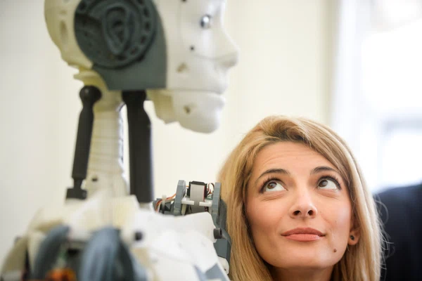 Două treimi dintre angajați cred că pozițiile lor vor fi afectate de globalizare și digitalizare