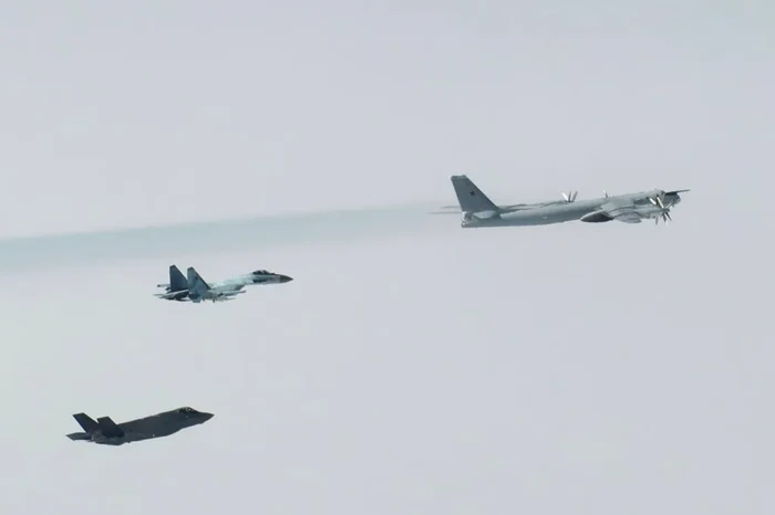 Bombardiere rusești Tu-95 și Su-35 interceptate în largul Alaskăi.