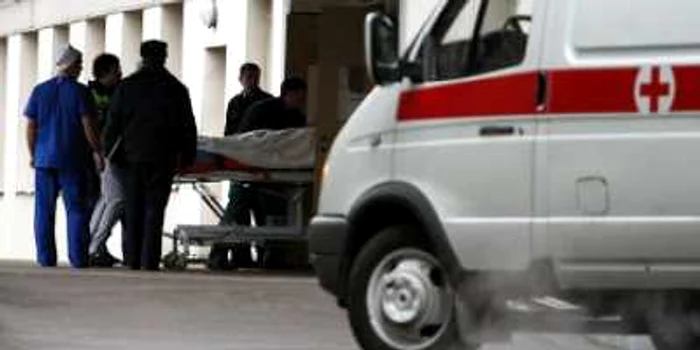 Fata a murit călcată de ambulanţa chemată să o salveze FOTO: mn.ru