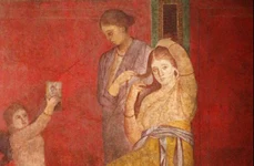 O turistă a returnat mai multe obiecte furate din Pompeii, susținând că sunt blestemate jpeg