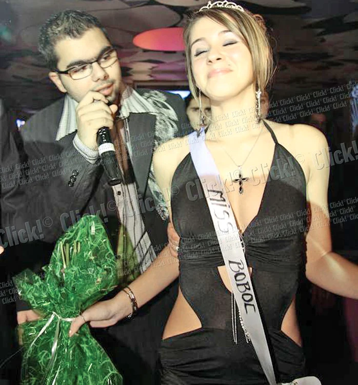 În calitate de Miss Boboc, la liceu