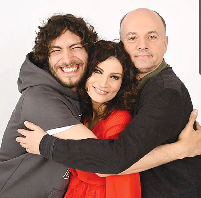 Acum, Toto joacă în serialul „Adela”