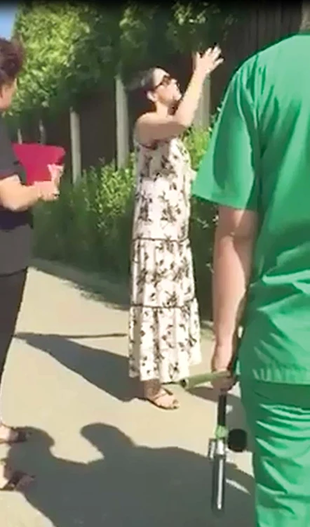 Vecinii au filmat ameninţările şi scandalul făcute de Andreea