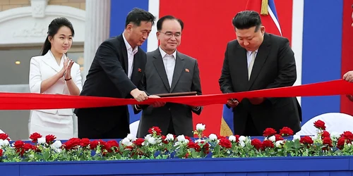 kim jong un inaugurare complex balnear foto x jpeg