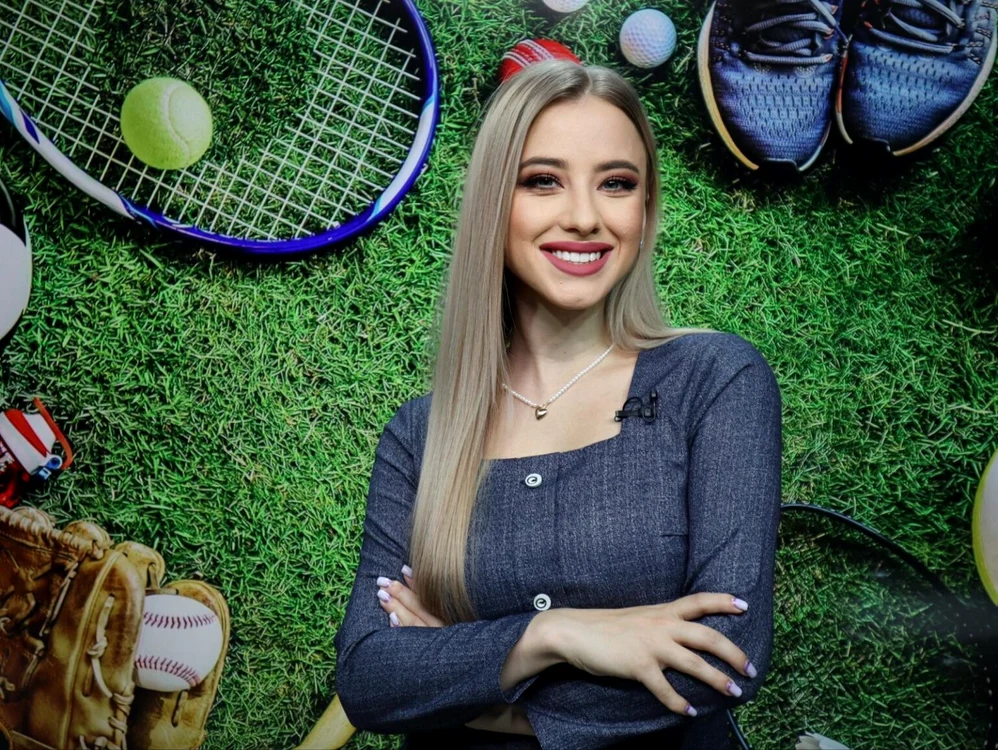Olivia Cucoș prezintă știrile din sport la Canal 33