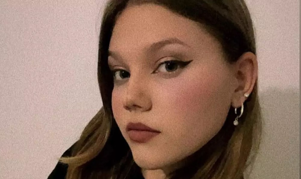 Avocatul criminalei din Mangalia: „Când avea 9 ani, tatăl a sărit cu cuţitul la mama sa“. Tânăra se așteaptă la pedeapsa maximă