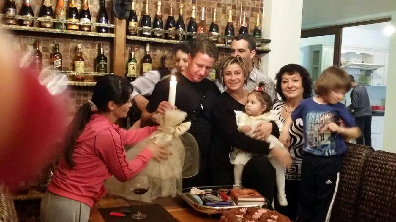 Sexy-impresara şi Reghe sunt naşi pentru mulţi copii (Foto: arhiva personală)