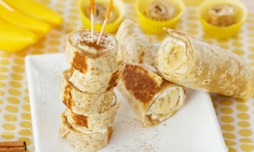 Rulouri cu banane şi unt de migdale   reţetă pentru copii jpeg