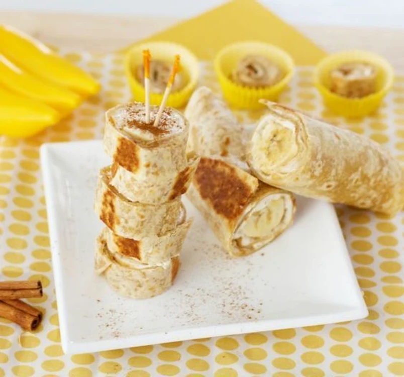 Rulouri cu banane şi unt de migdale   reţetă pentru copii jpeg
