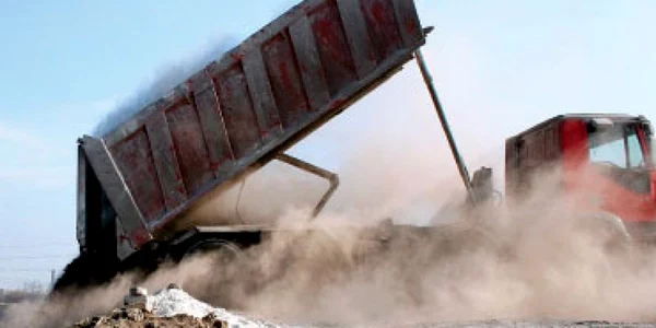 ArcelorMittal Galaţi depozitează ilegal mii de tone de deşeuri pe zi