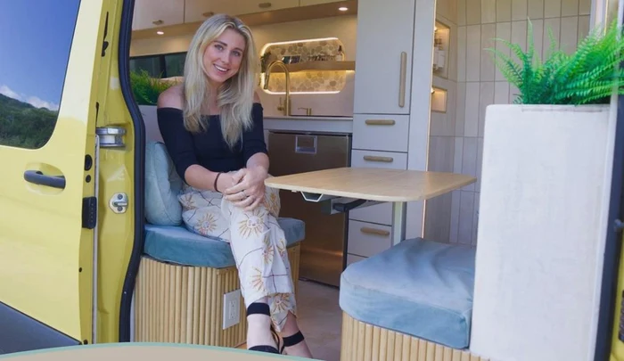 Abbe Minor și-a transformat duba într-o casă pe 4 roți/ Sursă foto: Instagram