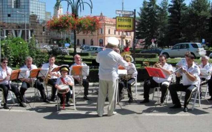 Fanfara Promenada deschide luni stagiunea 2012