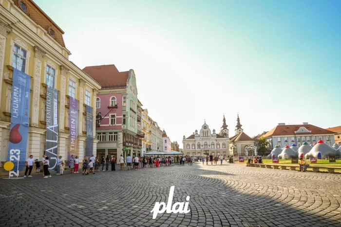 Coada s-a întins până la Muzeul de Artă FOTO Plai