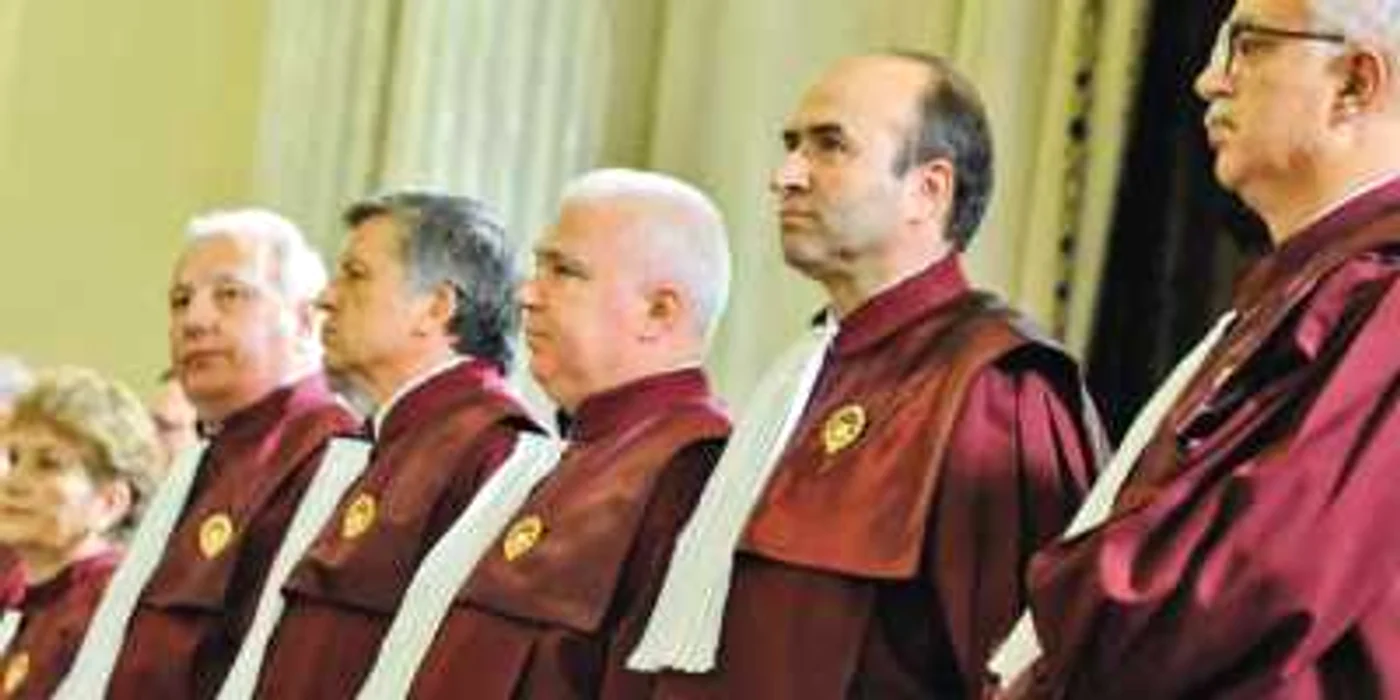Judecătorii Curții Constituționale au primit ordinul „Steaua României“