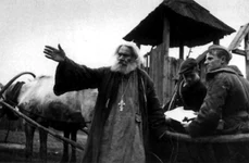 Preot ortodox rus, alături de partizani, în timpul celui de-al Doilea Război Mondial (© mos.ru)