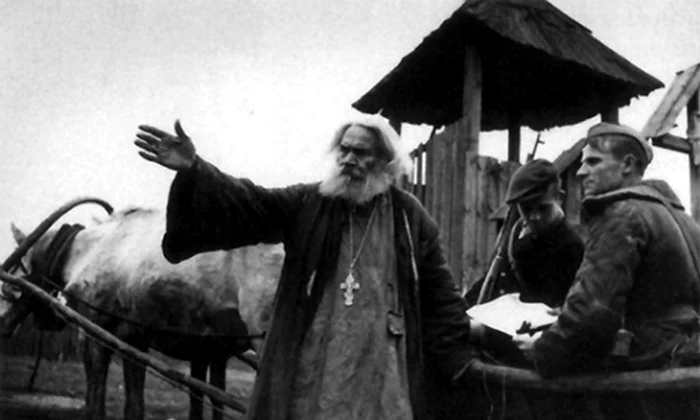 Preot ortodox rus, alături de partizani, în timpul celui de-al Doilea Război Mondial (© mos.ru)