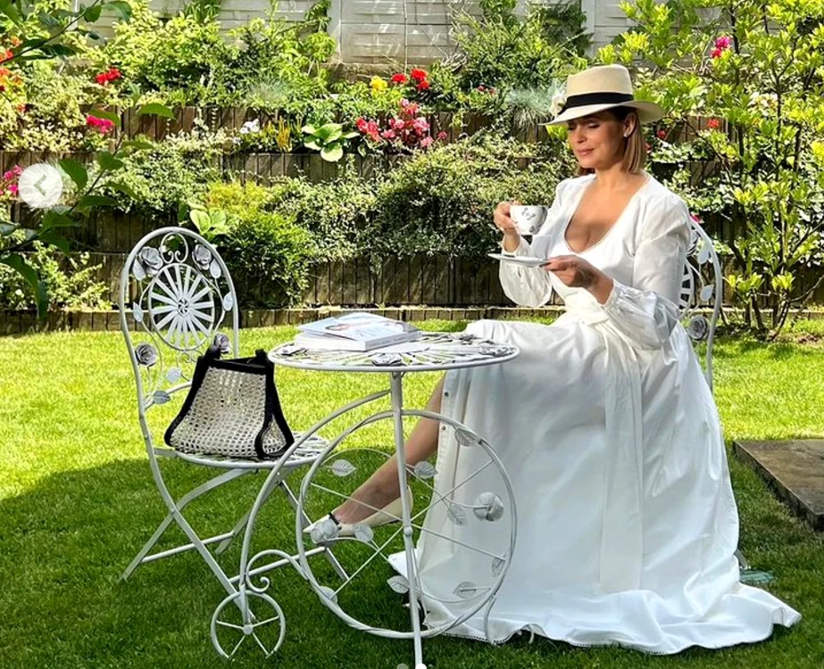 Andreea Marin în grădină, Instagram PNG