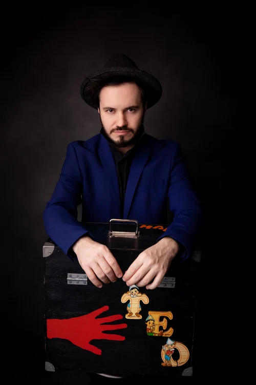 De cele mai multe ori, de ziua lui, Teo lucrează