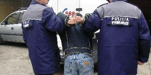 Bacău: Infractori urmăriți general, prinși de polițiști