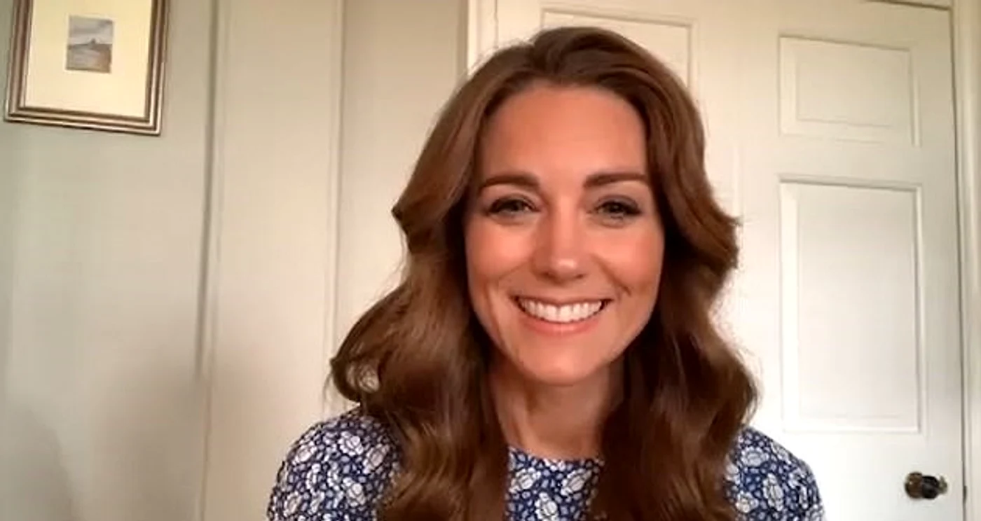 
    Kate Middleton folosește cinci trucuri simple care îi mențin coafura într-o formă impecabilăfoto: Instagram  