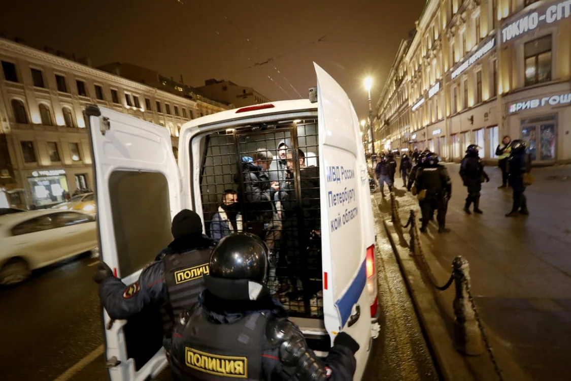 Suporteri ai lui Aleksei Navalnîi ridicati de politie FOTO EPA-EFE
