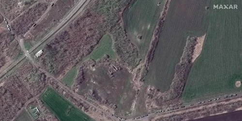 imaginile din satelit sugerează că Rusia adună trupe şi echipamente în cel puţin trei locuri de la graniţa cu Ucraina foto maxar