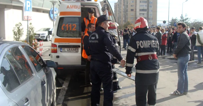 Ambulantele i-au transportat pe raniti la urgente