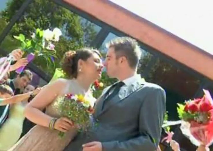 
    Ernest şi iubita lui au făcut pasul cel mare în acest weekend  