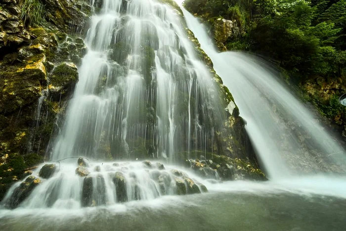 Această cascadă oferă un spectacol natural impresionant / foto: arhiva