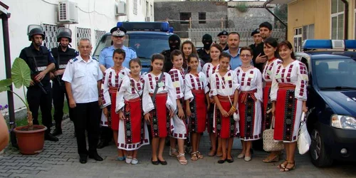 Micuții artiști au fost impresionați de jandarmi