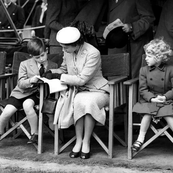 Regina Elisabeta, Prințesa Anne și Regele Charles