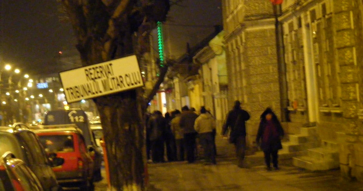 Rudele suspecţilor au sperat până spre miezul nopţii în faţa DNA Cluj
