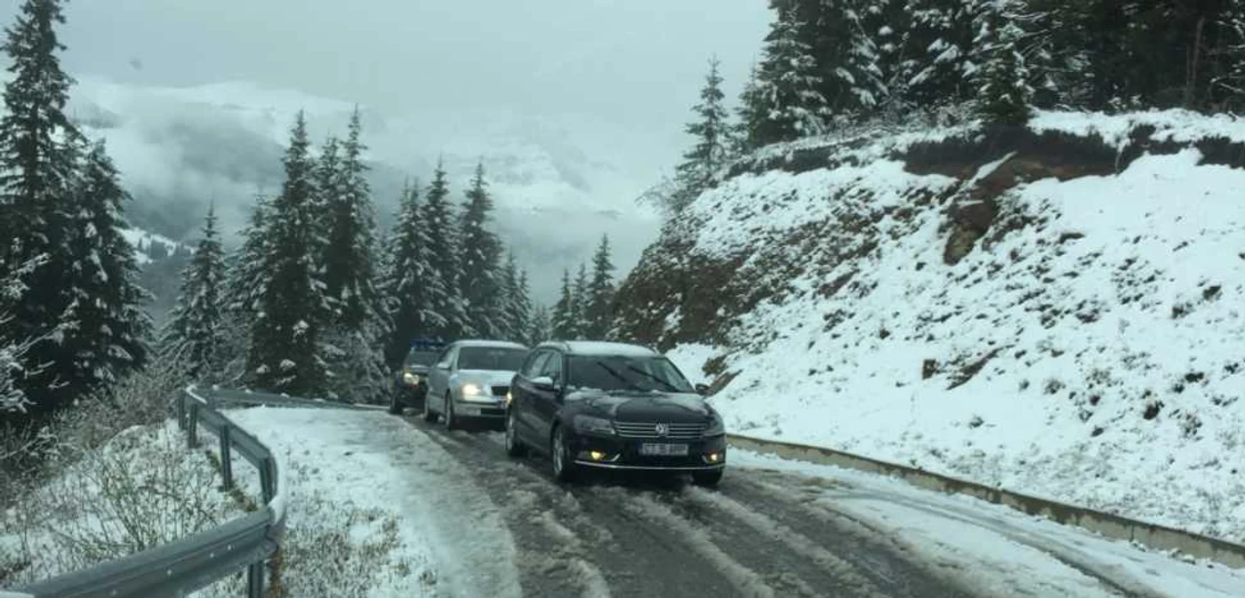 Ninsoarea din zona montană a judeţelor Prahova şi Braşov îngreunează circulaţia FOTO Arhivă