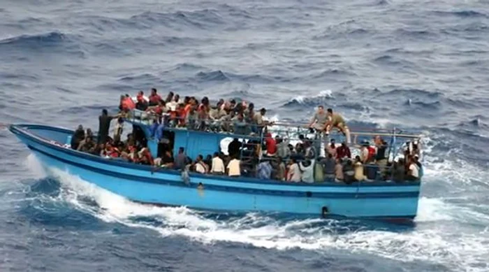 Din cele 400 de persoane afla la bordul vasului, peste 200 au fost salvate din apele Mediteranei.