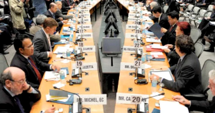 FMI ne împrumută iar pentru salarii