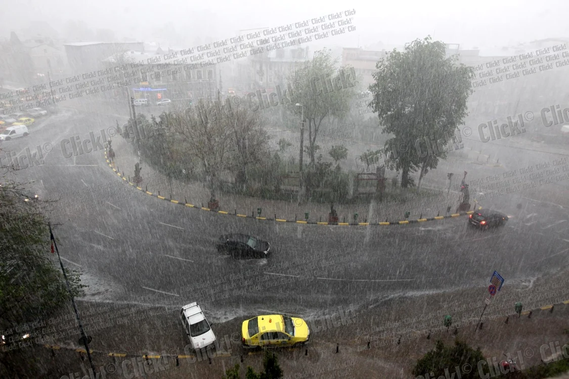 Bucureştiul inundat după furtuna de duminică, 4 mai. (Foto: Sever Gheorghe)