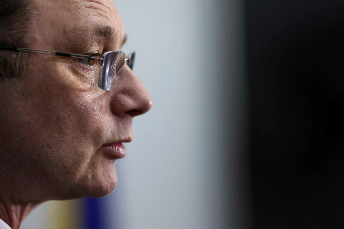  Luca Niculescu continuă negocierile pentru formarea noului Guvern
