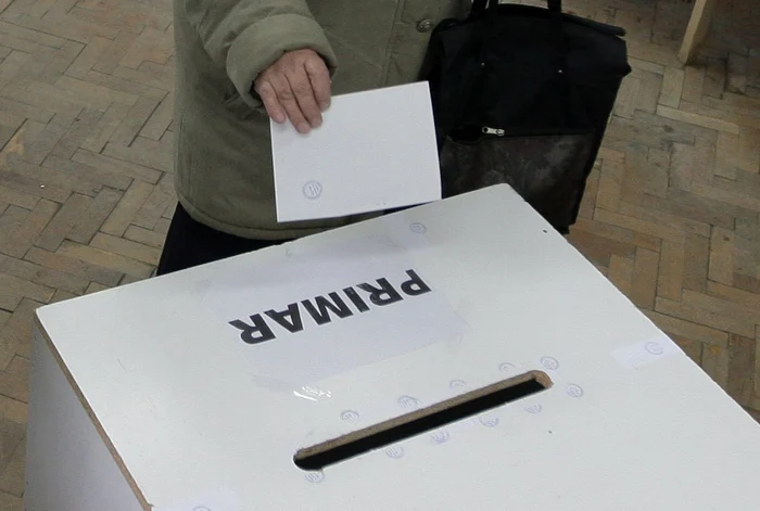 Alegerile primarilor care vor avea loc în vară se vor organiza în două tururi de scrutin