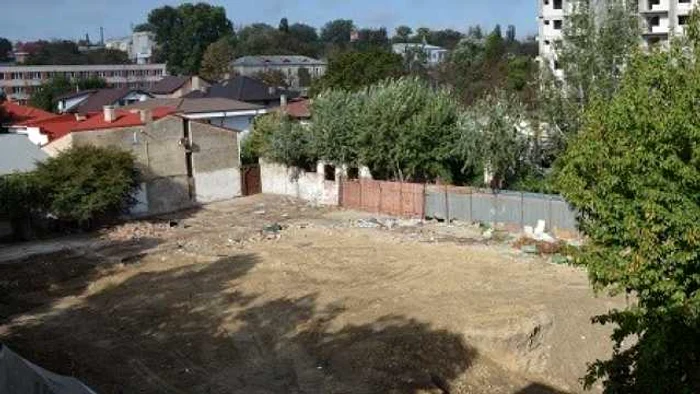 Zona unde va fi construit căminul FOTO UGAL
