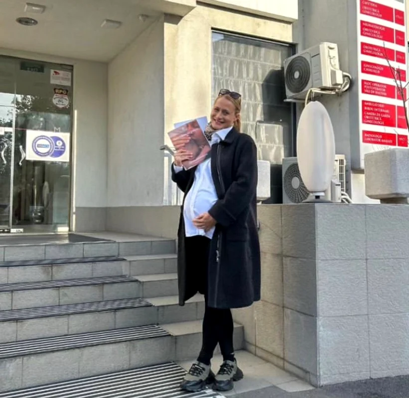 Camelia Potec, pe scările Maternității / Instagram