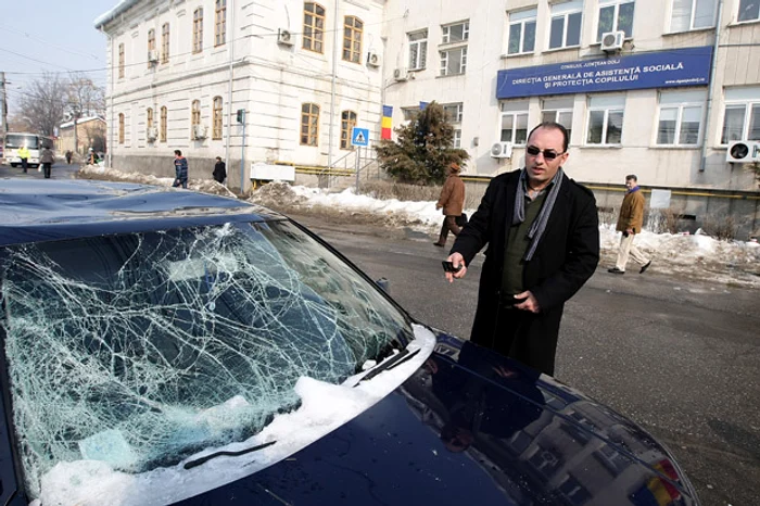 Bărbatului i-au fost acordate îngrijiri medicale. Foto: Victor C. Boldîr