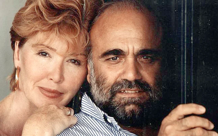 
    Roussos a intrat în Cartea Recordurilor cu discurile sale  