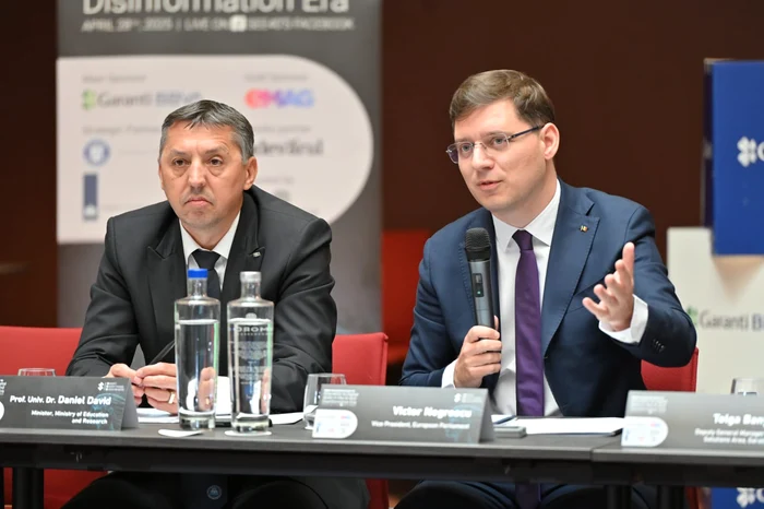 Daniel David și Victor Negrescu FOTO Arhivă