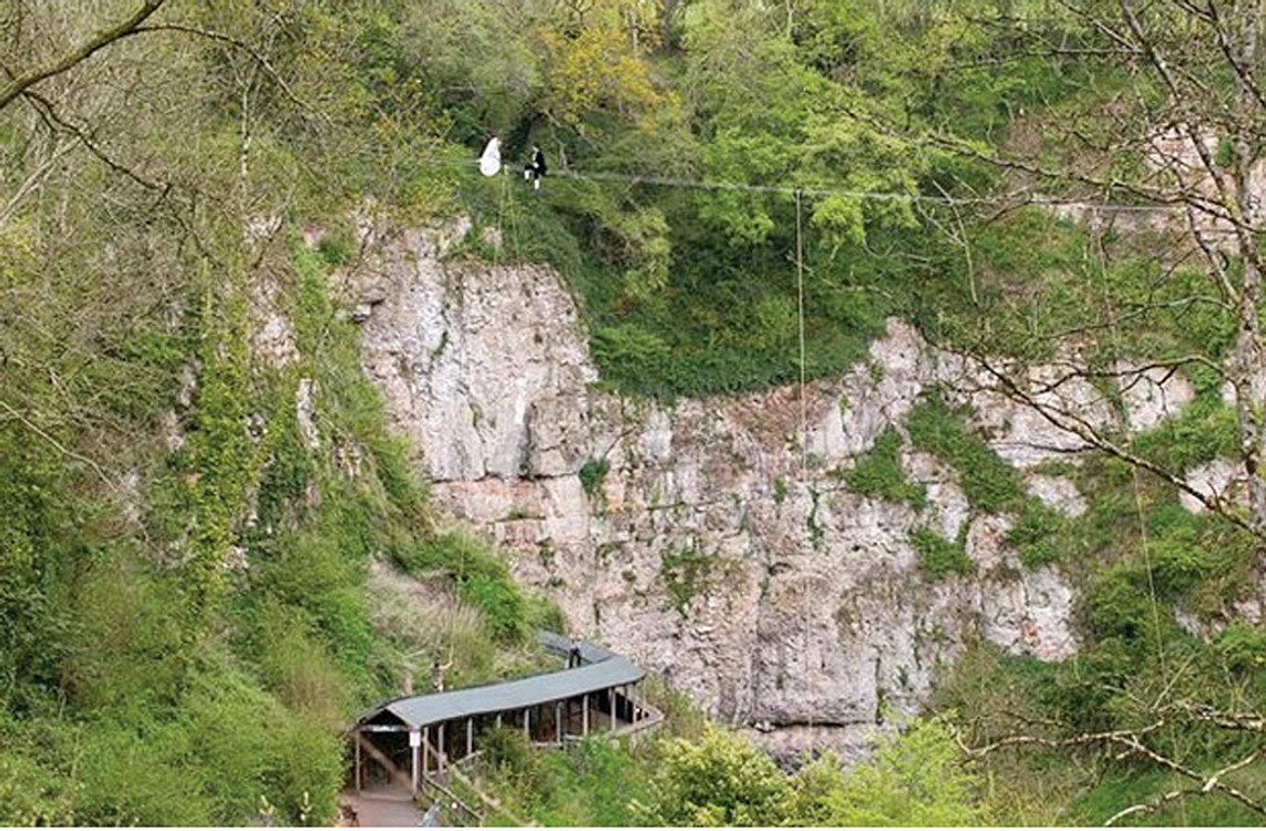 Britanicii s-au ambiţionat să nu poarte echipament de protecţie