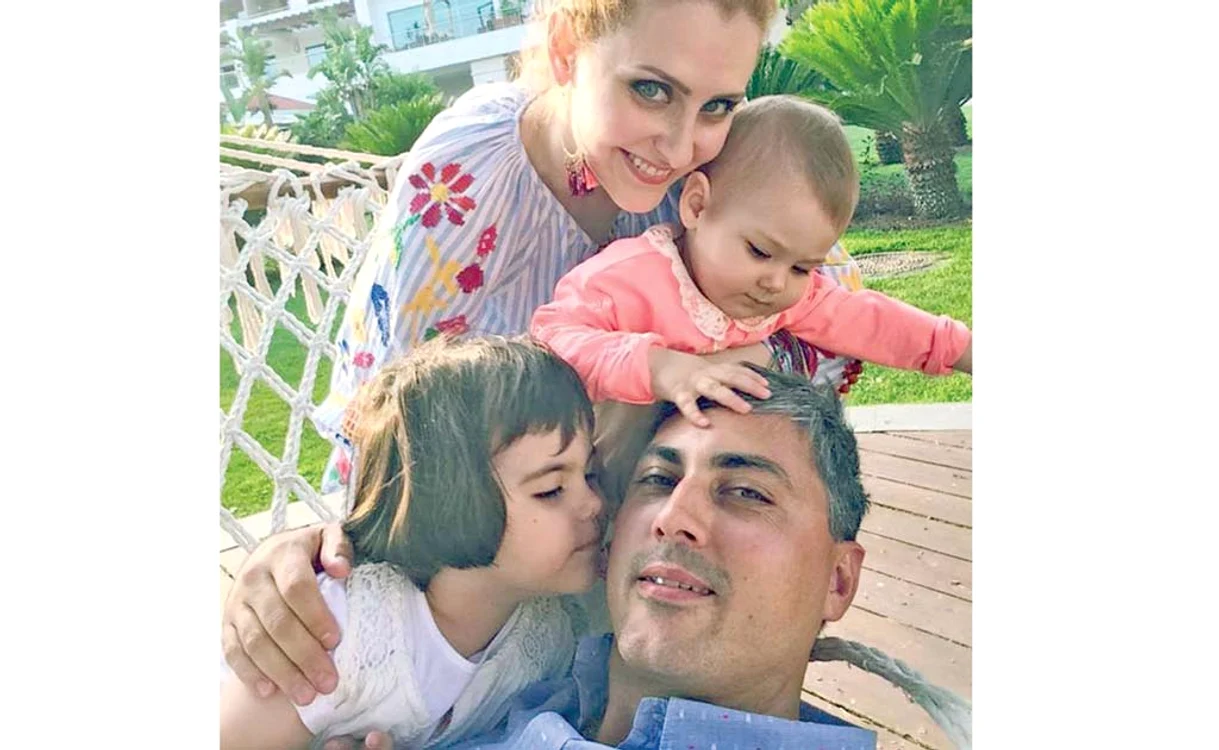 Aceasta a fost prima vacanţă în formulă completă pentru familia Alina Sorescu- Alexandru Ciucu. Cei doi au fost în Antalya cu fetiţele lor, Carolina (trei ani şi jumătate) şi Raisa (un an)