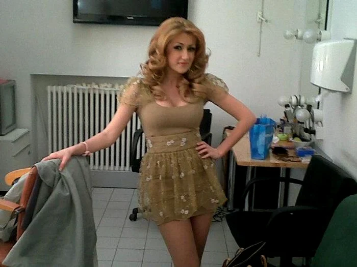 Raluca Tănase, într-o ţinută creaţie proprie. Foto: Facebook