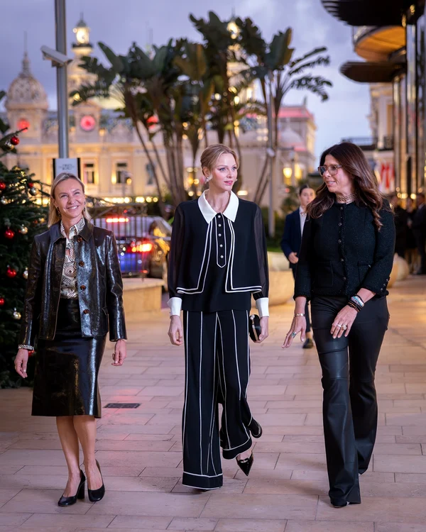 Charlene a vizitat la Monaco expoziția Joya, Foto Frédéric Nebinger  Palatul Prințului (2) jpg