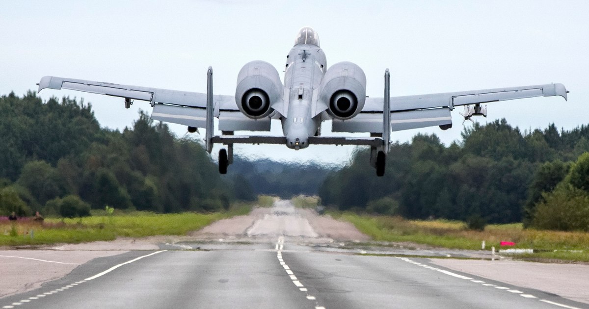Armatele occidentale se pregătesc pentru scenarii de coșmar. De ce exersează aterizarea avioanelor de luptă pe autostrăzi