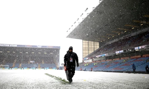 meciul burnley   tottenham a fost anulat de zapada jpeg