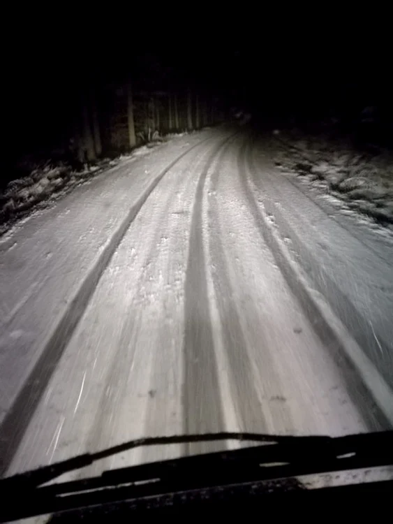 
    Este ”cod galben” de ninsori viscolite la munte, la altitudini de peste 1500 de metri. Meteorologii ANM a emis o avertizare valabilă până astăzi, 24 octombrie, la ora 22FOTO: DRDP Brașov  